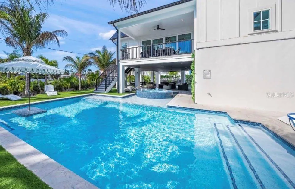 2175 AVENUE A Bradenton Beach, FL 34217