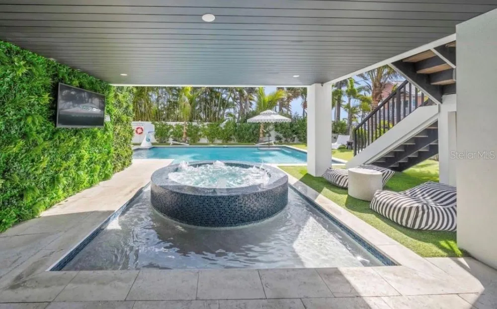 2175 AVENUE A Bradenton Beach, FL 34217