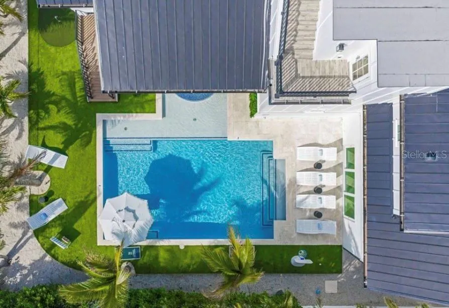 2175 AVENUE A Bradenton Beach, FL 34217