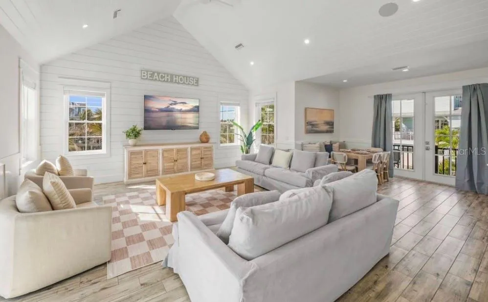 2175 AVENUE A Bradenton Beach, FL 34217