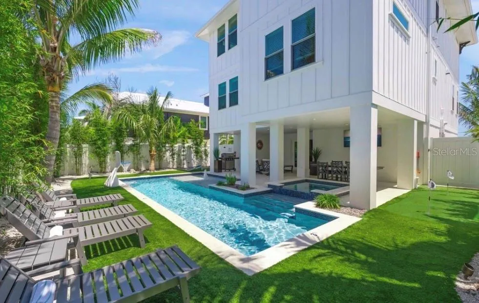 2206 AVENUE A Bradenton Beach, FL 34217