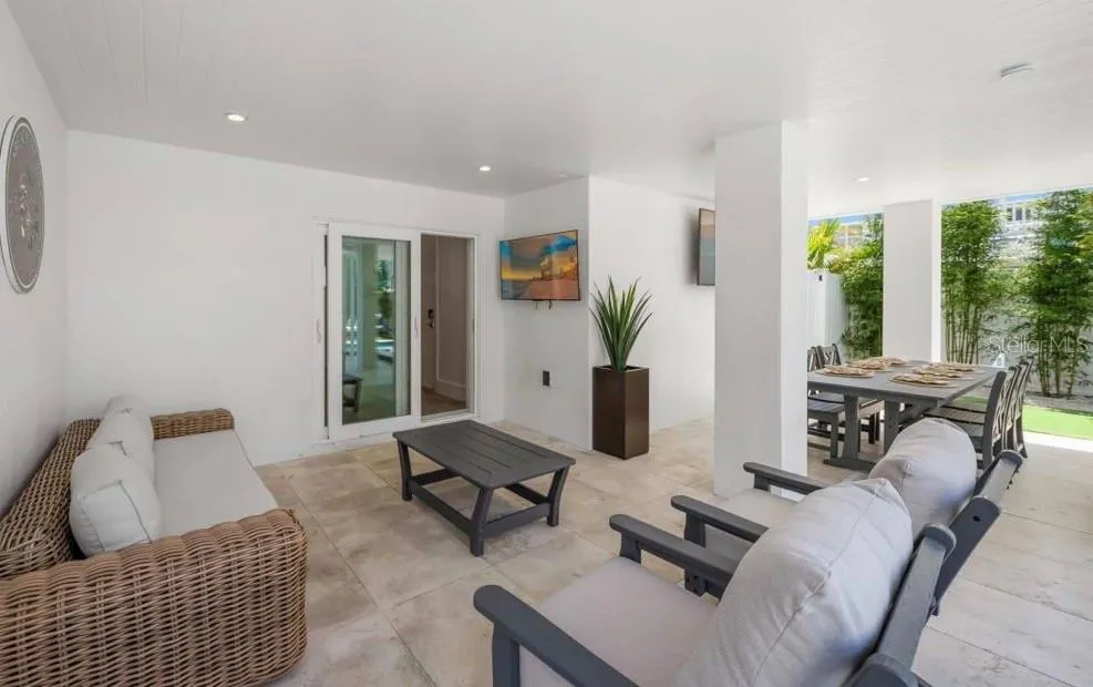 2206 AVENUE A Bradenton Beach, FL 34217