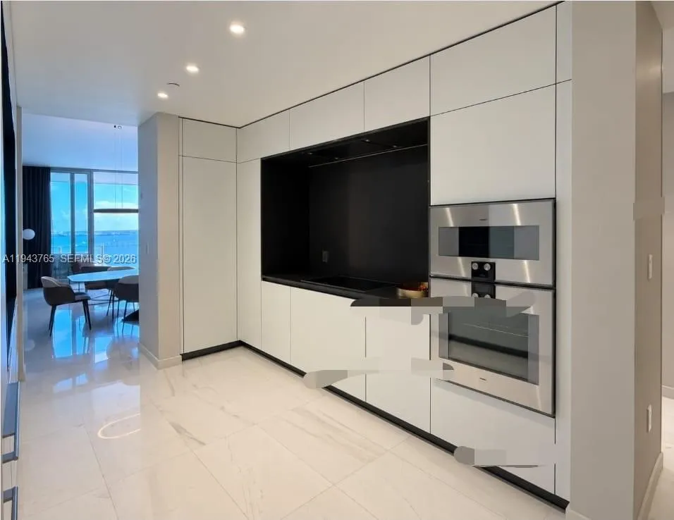 300 Biscayne Blvd Way #3403 Miami, FL 33131