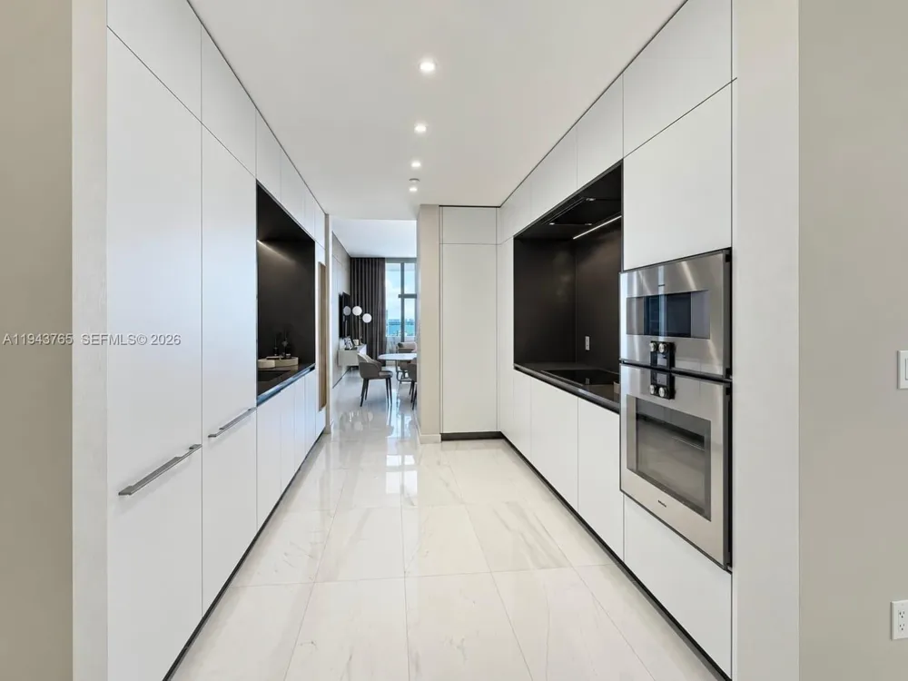 300 Biscayne Blvd Way #3403 Miami, FL 33131