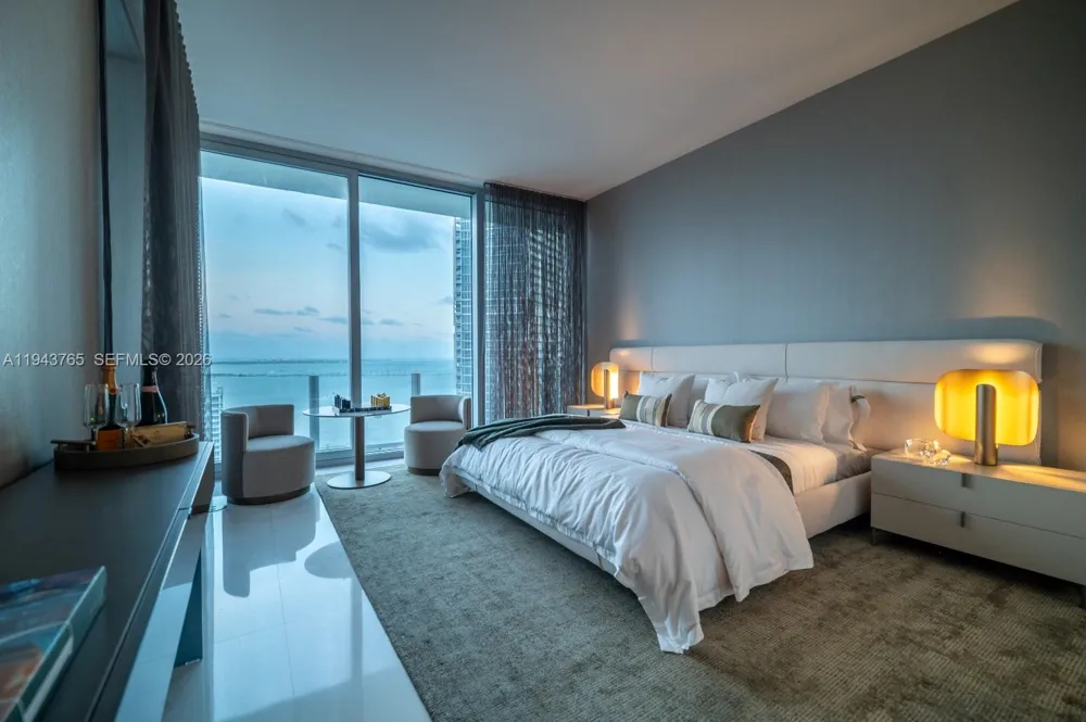 300 Biscayne Blvd Way #3403 Miami, FL 33131