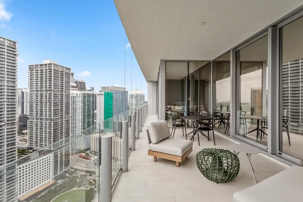 300 Biscayne Blvd Way #3403 Miami, FL 33131