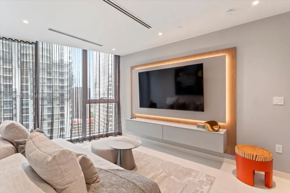 300 Biscayne Blvd Way #3403 Miami, FL 33131