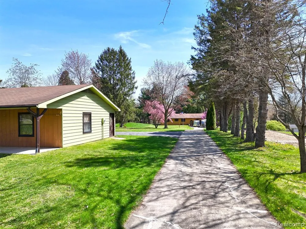 11575 Us Highway 31 Berrien Township, MI 49103