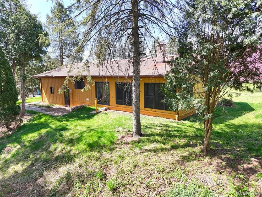 11575 Us Highway 31 Berrien Township, MI 49103