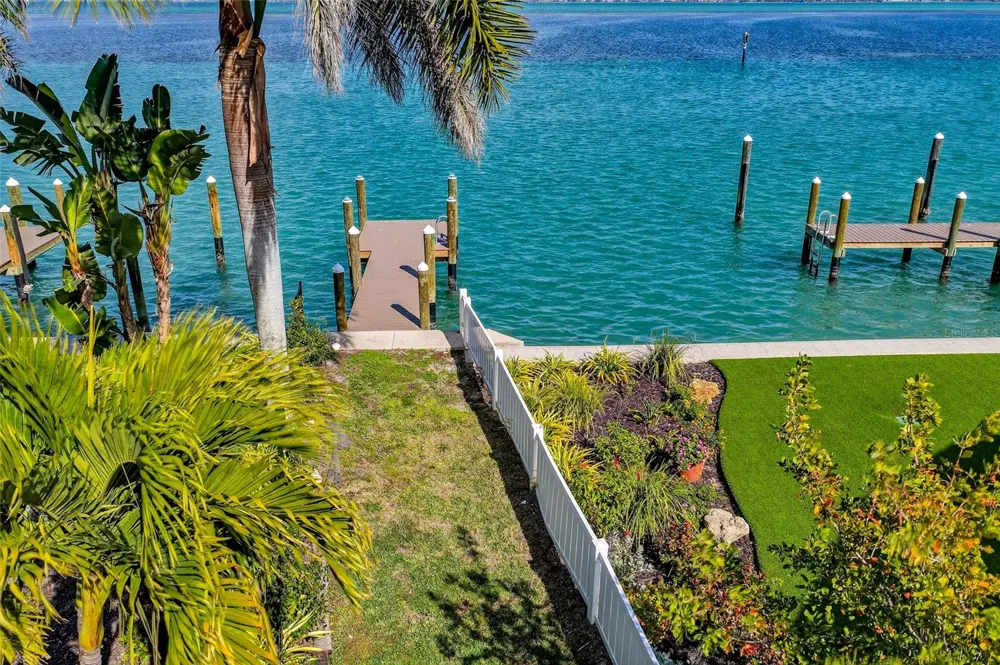 525 CHANNEL LANE Longboat Key, FL 34228