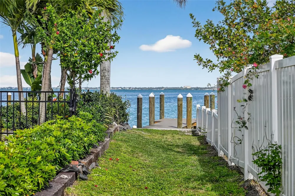 525 CHANNEL LANE Longboat Key, FL 34228