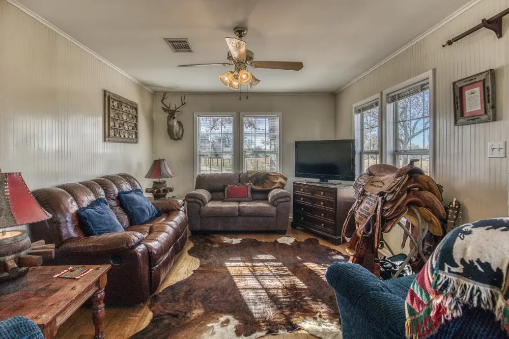 9354 Fm-2780 Burton, TX 77835