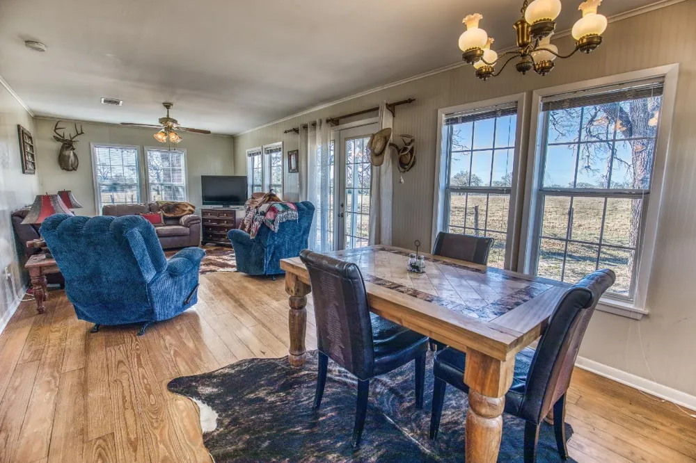 9354 Fm-2780 Burton, TX 77835
