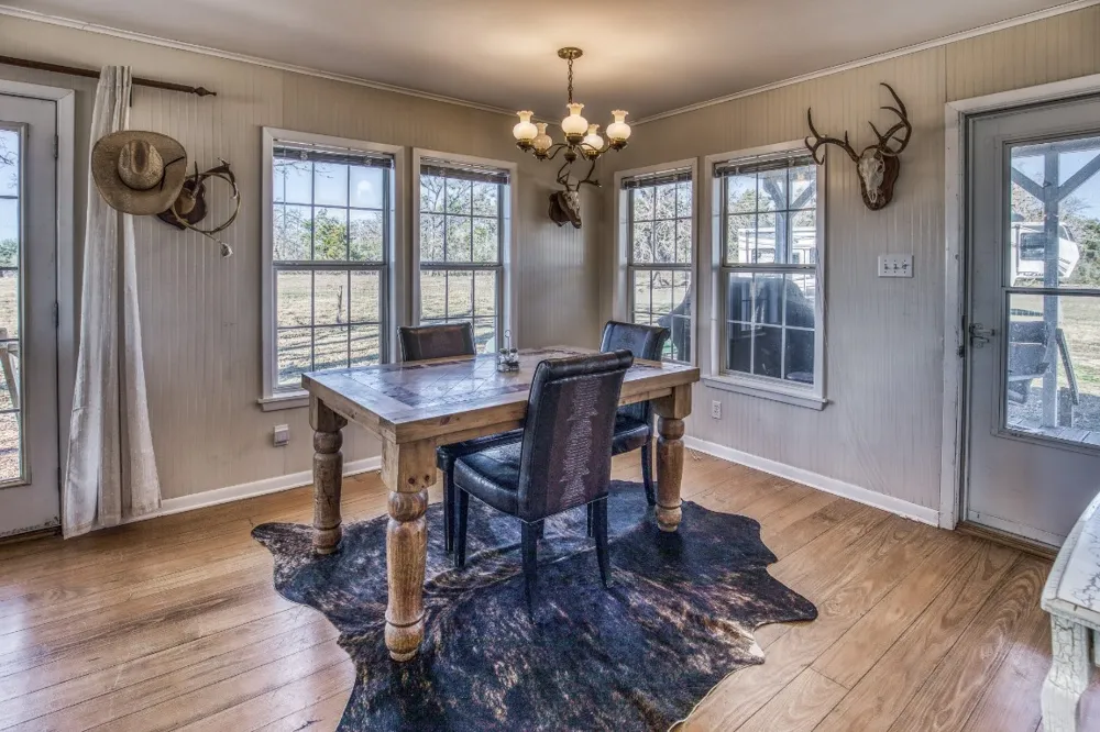 9354 Fm-2780 Burton, TX 77835