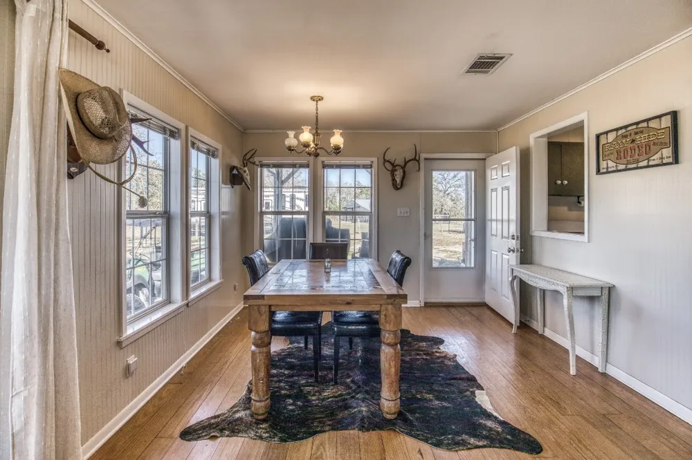 9354 Fm-2780 Burton, TX 77835