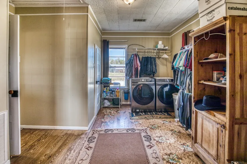 9354 Fm-2780 Burton, TX 77835