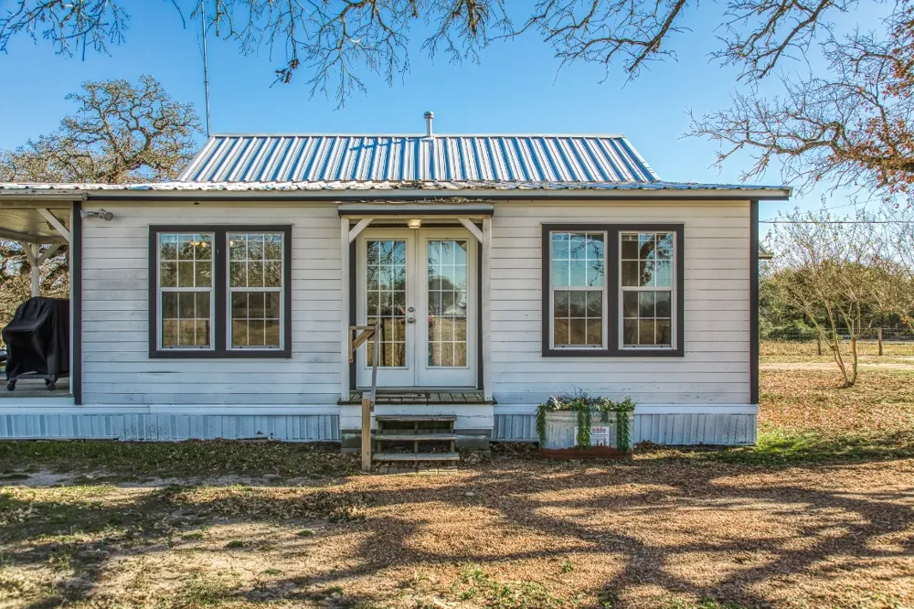 9354 Fm-2780 Burton, TX 77835