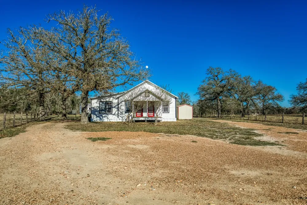 9354 Fm-2780 Burton, TX 77835