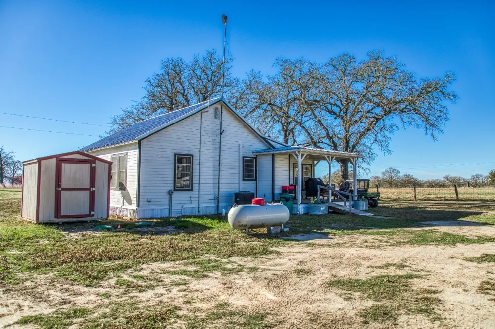 9354 Fm-2780 Burton, TX 77835