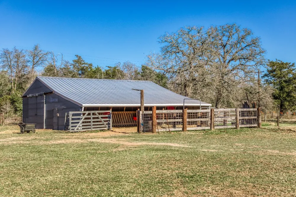 9354 Fm-2780 Burton, TX 77835