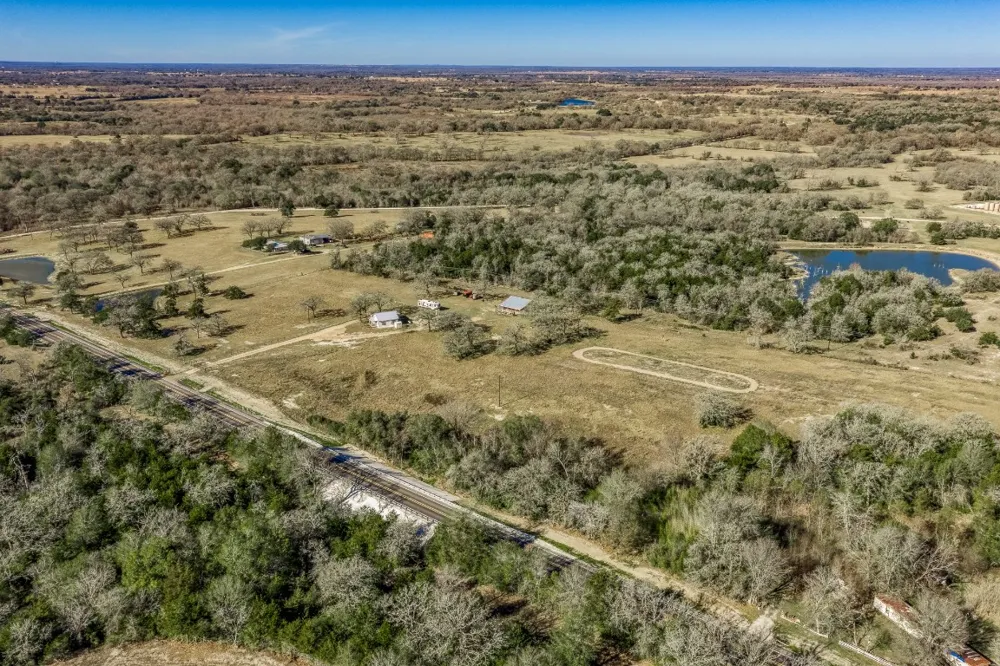 9354 Fm-2780 Burton, TX 77835