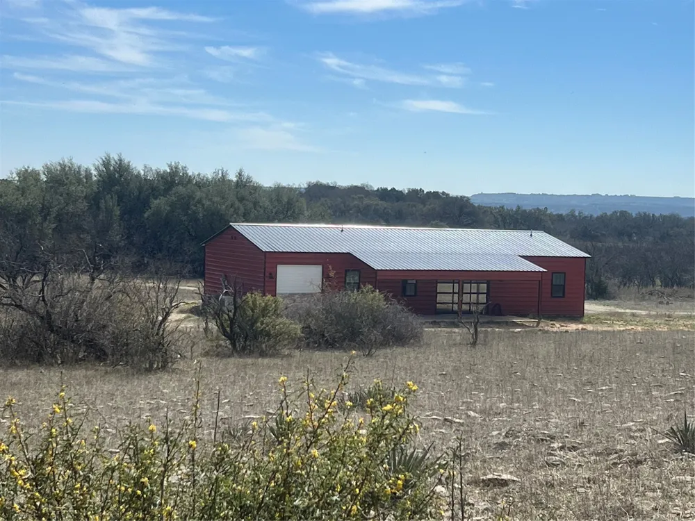 149 Comanche Hills Comanche, TX 76442