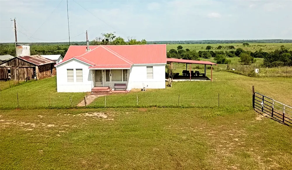8498 County Road 121 Road San Saba, TX 76877