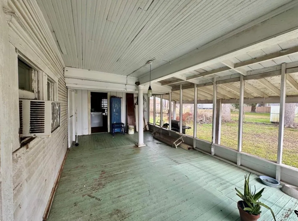 188 Elm Street Blessing, TX 77419