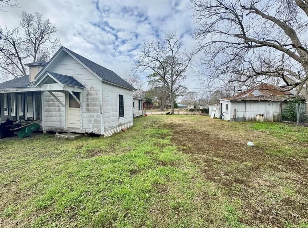 188 Elm Street Blessing, TX 77419