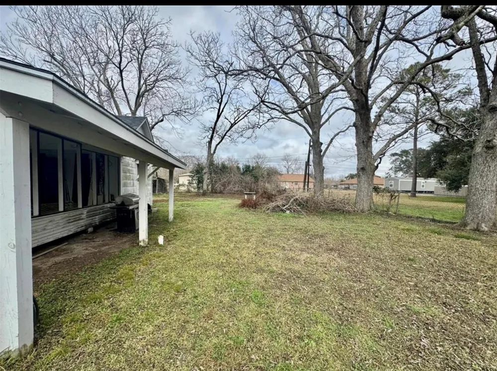 188 Elm Street Blessing, TX 77419