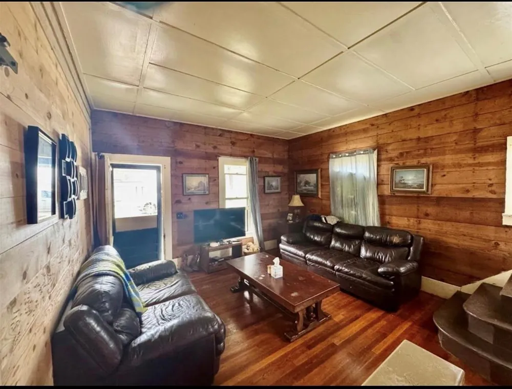 188 Elm Street Blessing, TX 77419