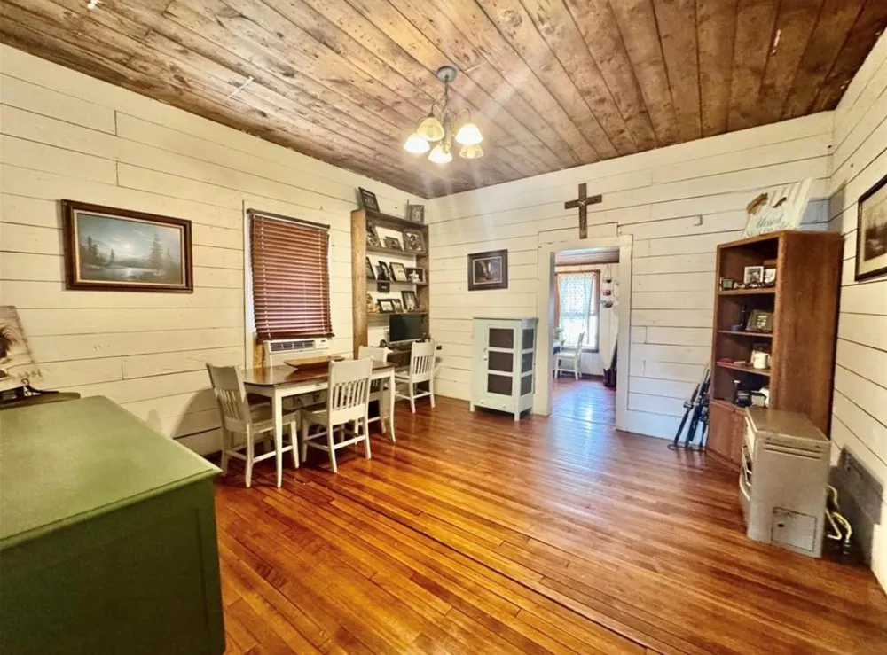 188 Elm Street Blessing, TX 77419