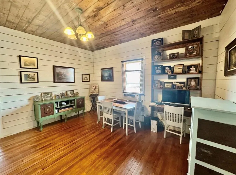 188 Elm Street Blessing, TX 77419