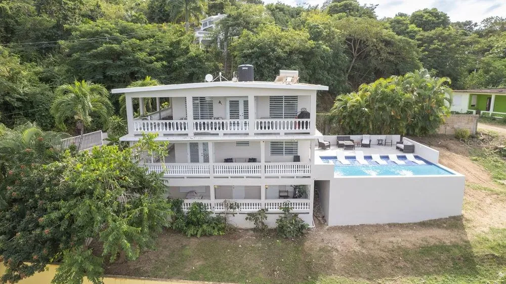 76 MAR VISTA Vieques, PR 00765