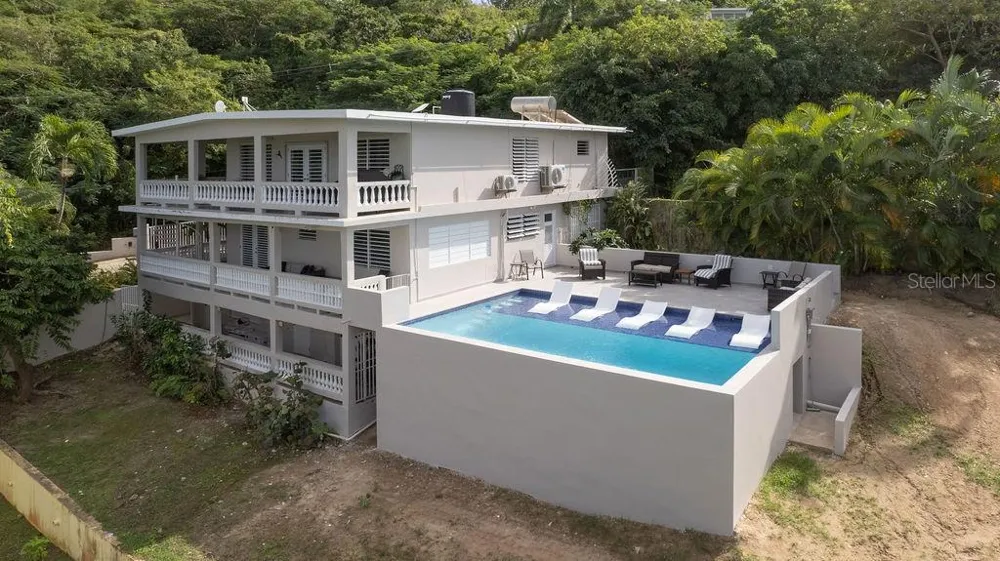 76 MAR VISTA Vieques, PR 00765