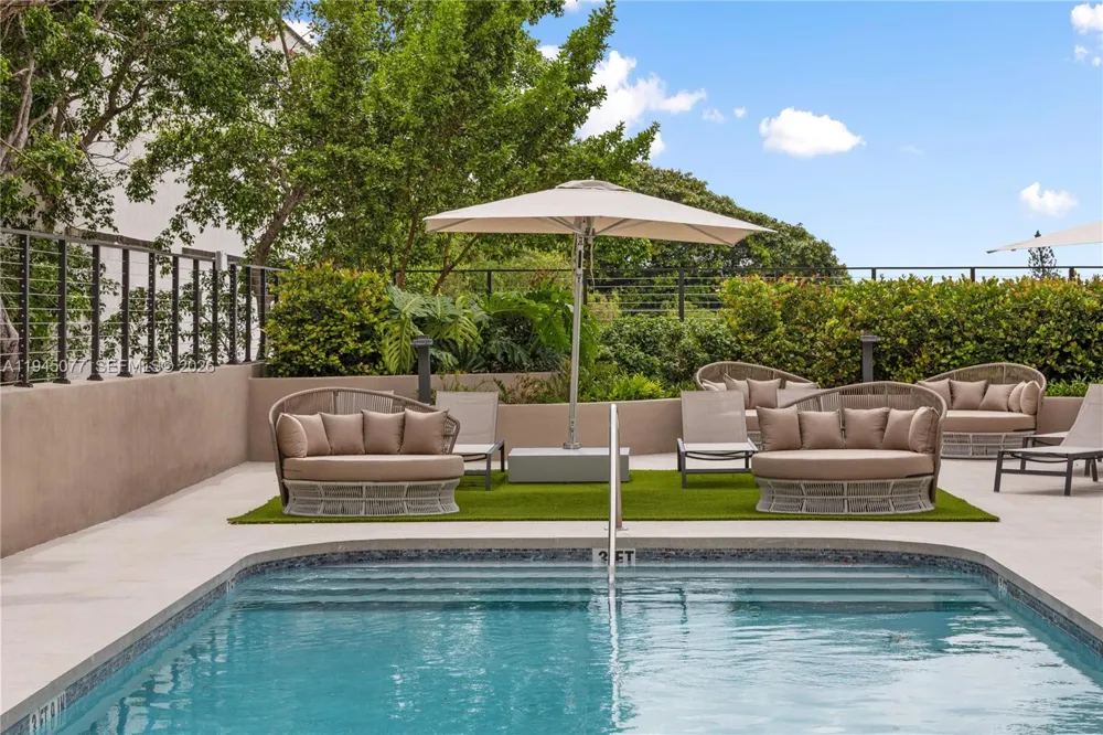 3034 Oak Avenue #LPH4 Coconut Grove, FL 33133