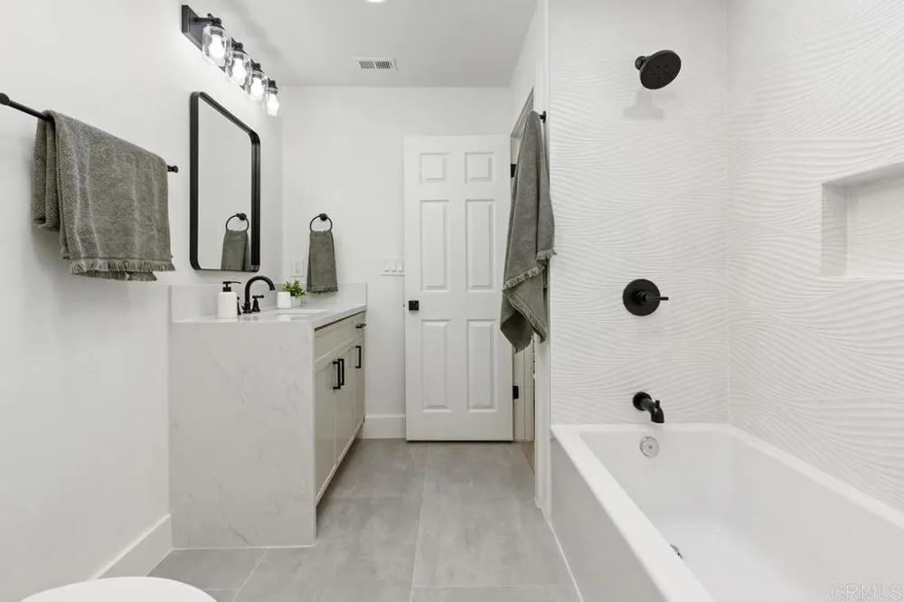 2533 Holly Valley Drive Vista, CA 92084