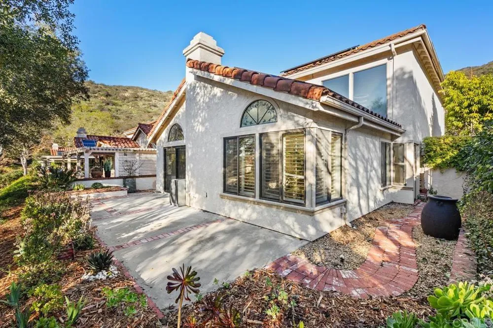 2533 Holly Valley Drive Vista, CA 92084