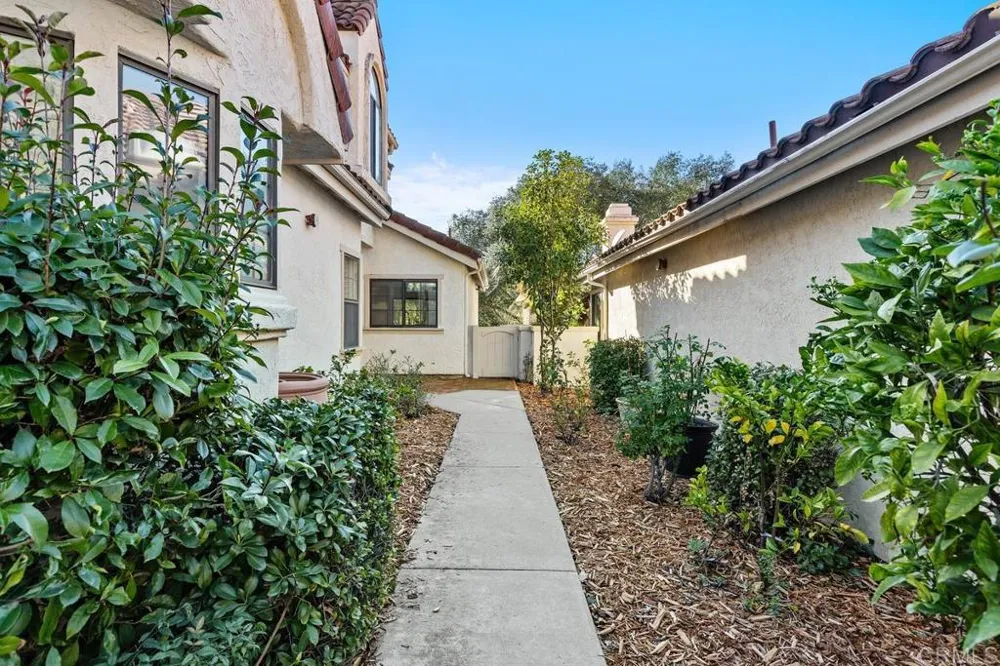 2533 Holly Valley Drive Vista, CA 92084