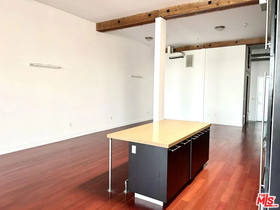 652 Mateo Street #305 Los Angeles, CA 90021