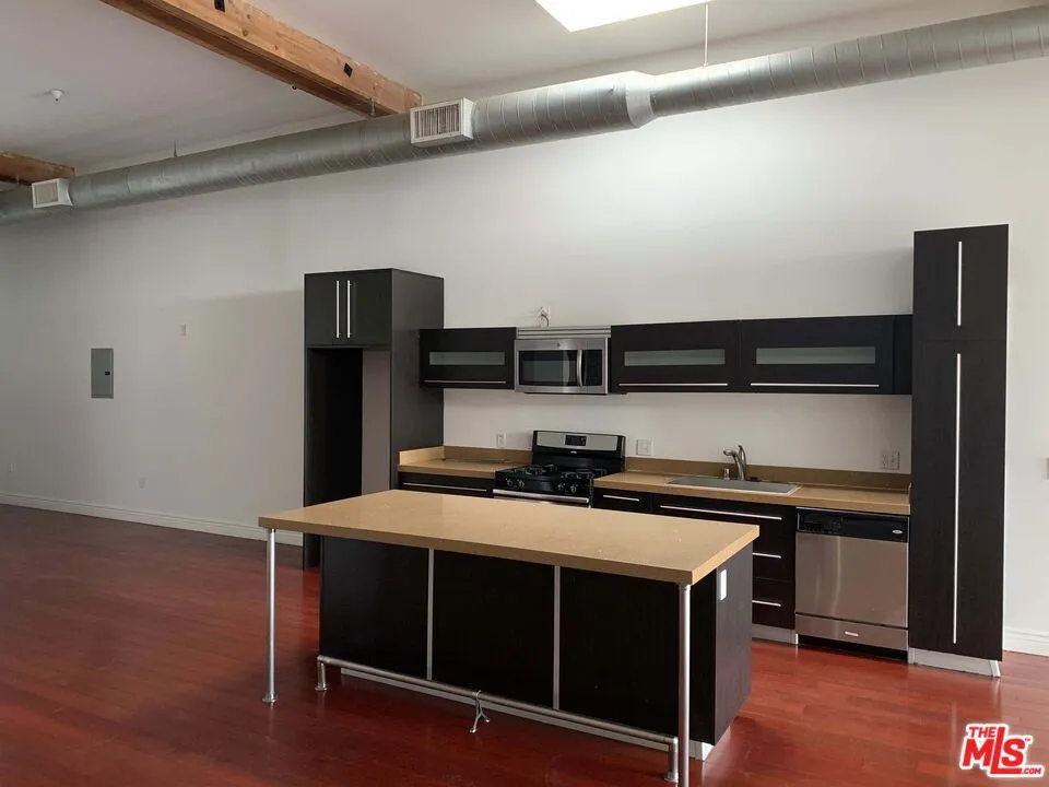 652 Mateo Street #305 Los Angeles, CA 90021