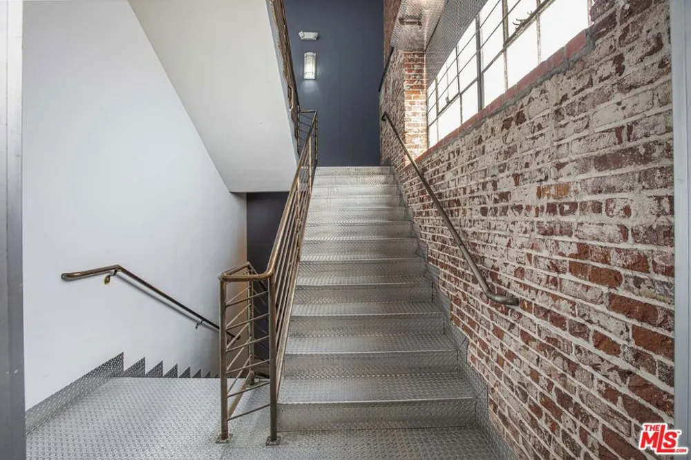 652 Mateo Street #305 Los Angeles, CA 90021