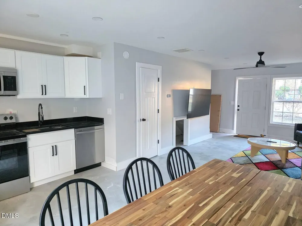 112 Friar Lane Carrboro, NC 27510