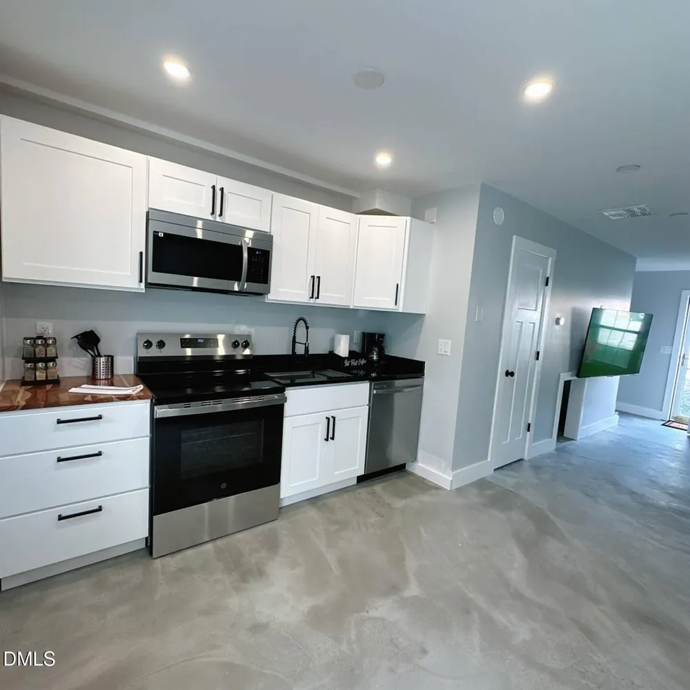112 Friar Lane Carrboro, NC 27510