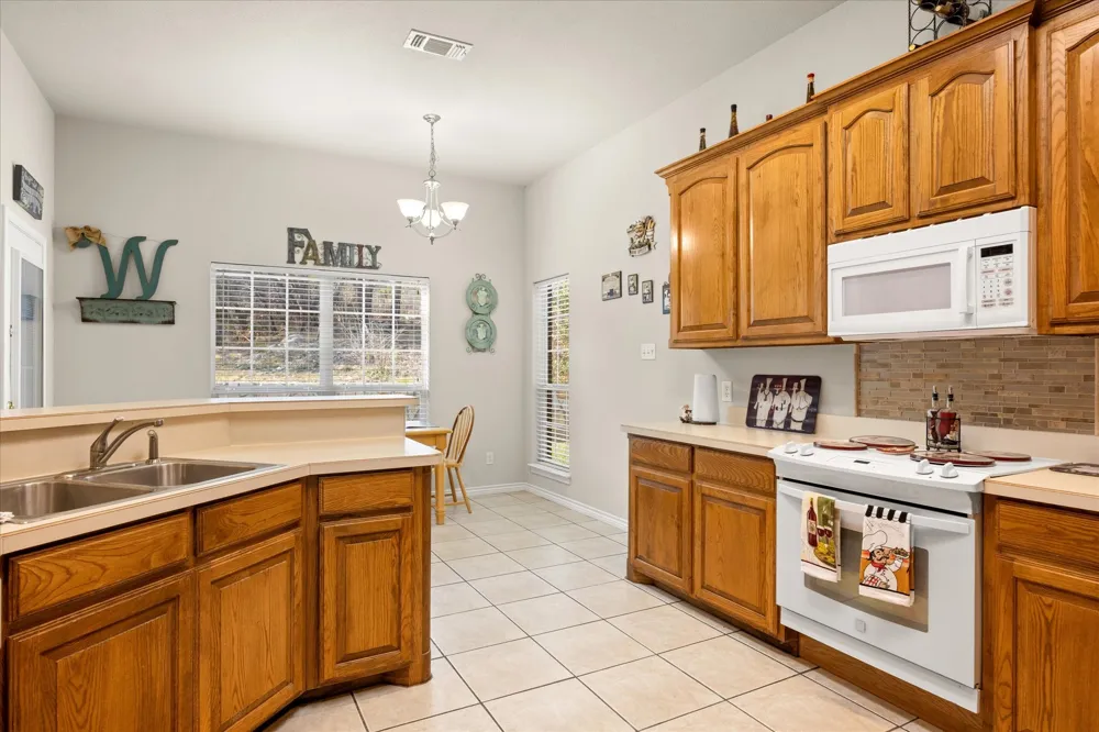 119 Spanish Oaks Trail Glen Rose, TX 76043