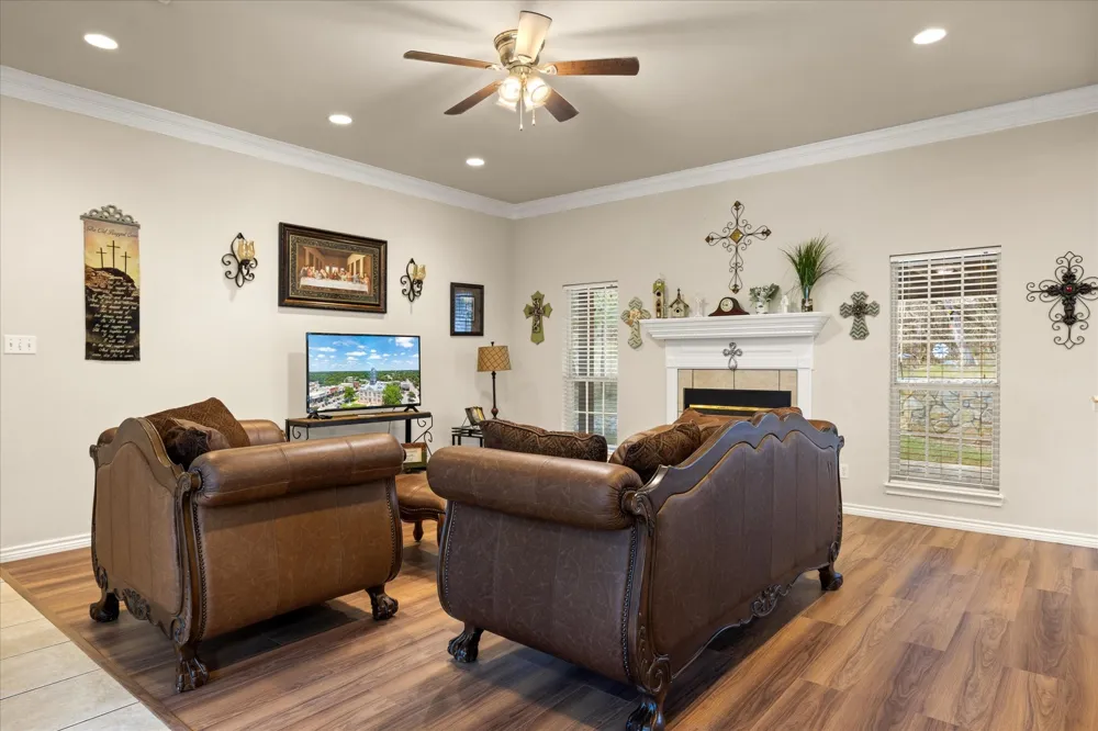 119 Spanish Oaks Trail Glen Rose, TX 76043
