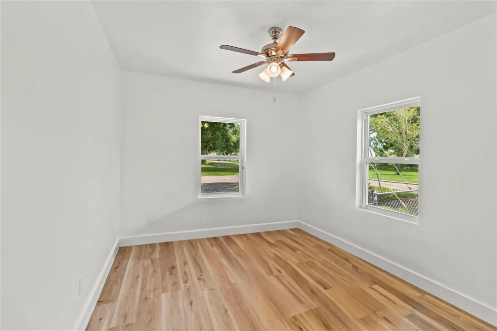 436 E Peach Street #B Angleton, TX 77515