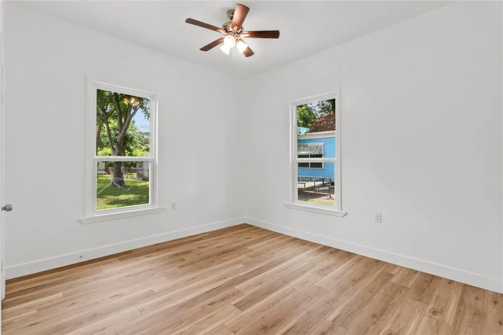 436 E Peach Street #B Angleton, TX 77515