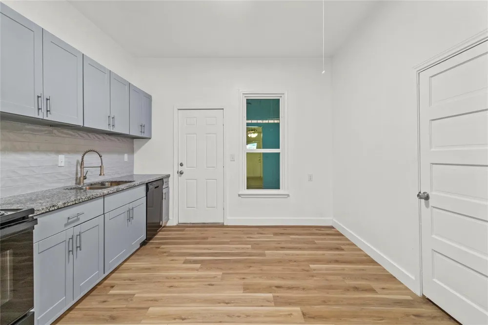 436 E Peach Street #B Angleton, TX 77515
