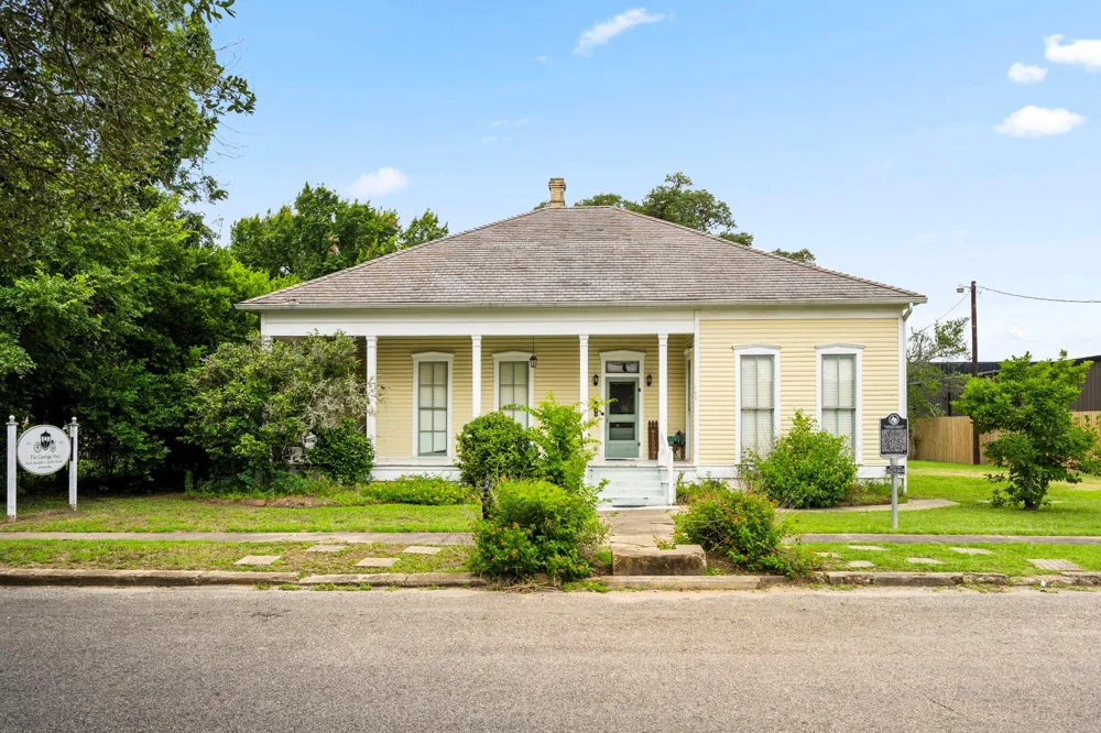 1118 Prairie Street Columbus, TX 78934
